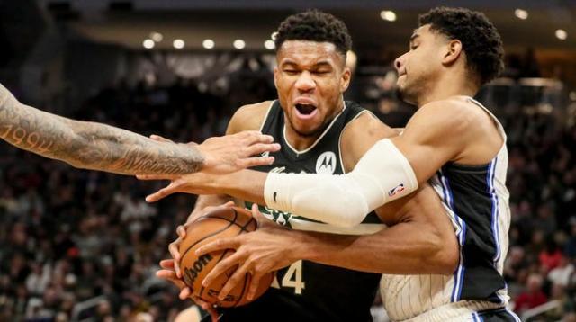 看球直播-雄鹿赛季首个三连胜 卫冕冠军正在逐渐找回状态