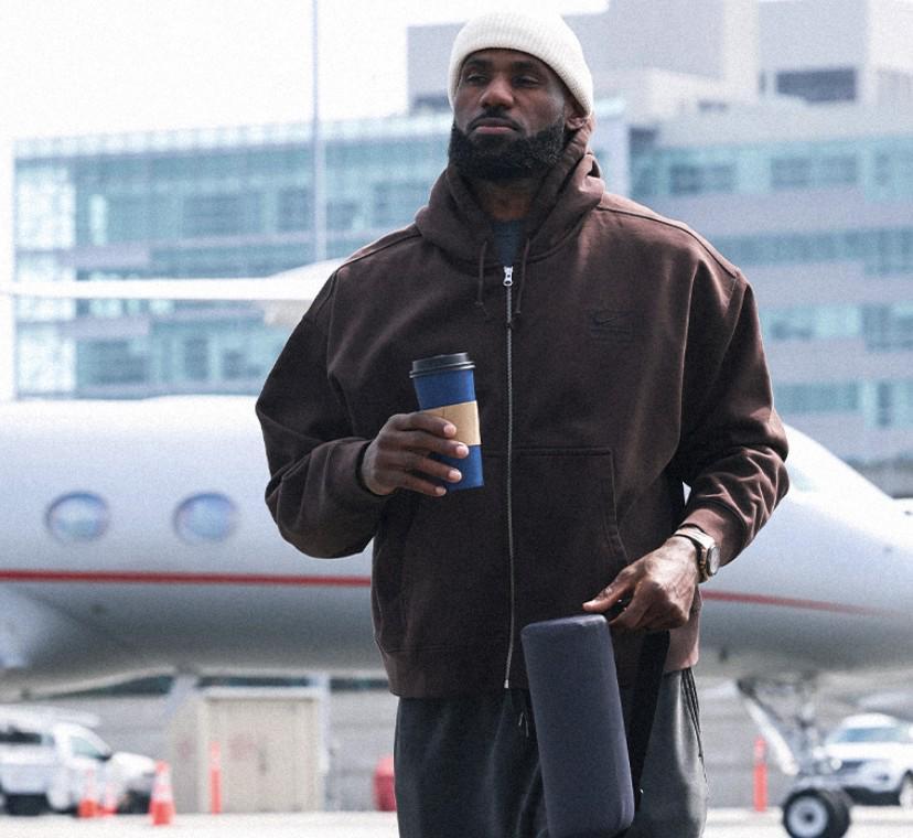 亚冠联赛直播-詹姆斯该离开湖人？阿里纳斯：他让你失望过吗？他有拉胯年吗